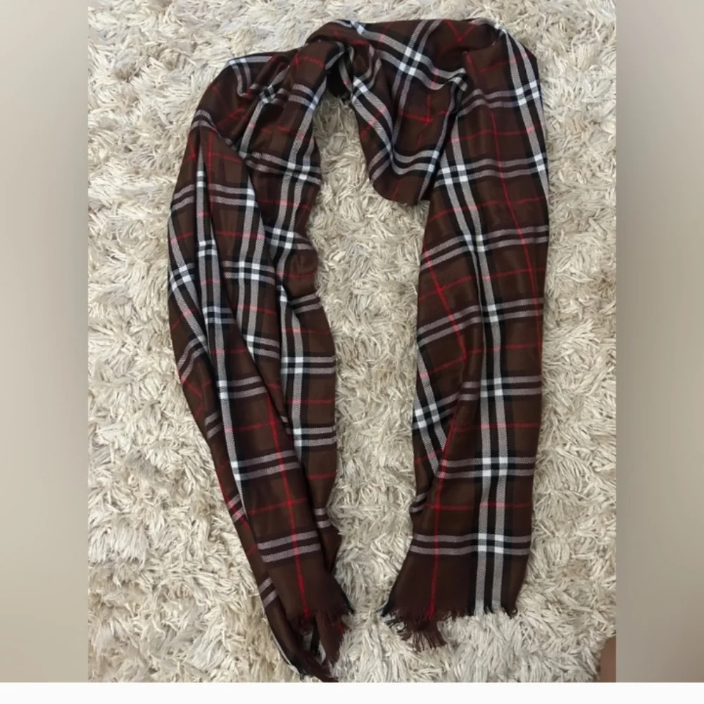 New Authentic Burberry London Beetroot Tartan Check Print Schawl /Scarf